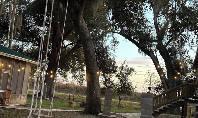 Cut Off Cabin | Cozy space in Lafourche parish Family outdoor space