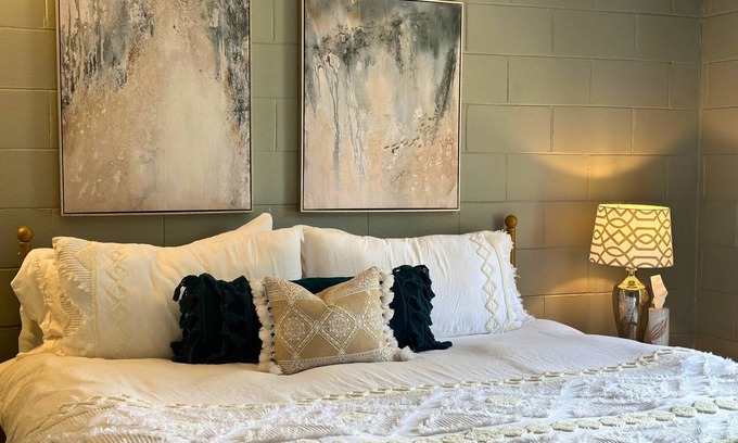 Greenbrier House | Cozy Speakeasy Apartment Home-30 min from Downtown Nashville; NO CLEANING FEE!