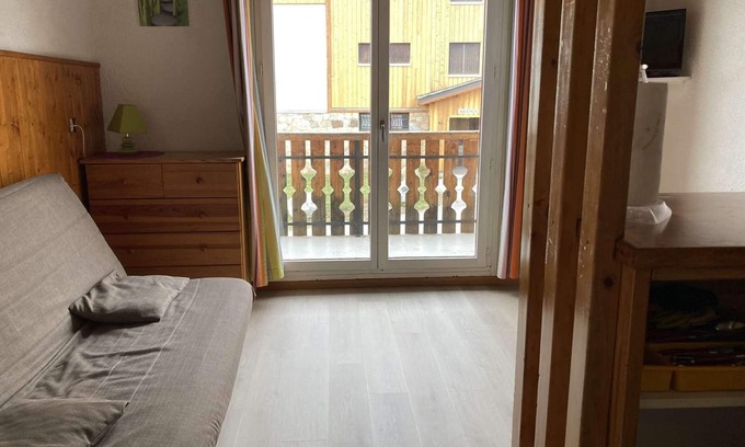 Jeux Apartment | Cozy Studio for 4, Close to Slopes & Shops - Alpe d'Huez, 2nd Floor Balcony, Ski Locker, No Pets