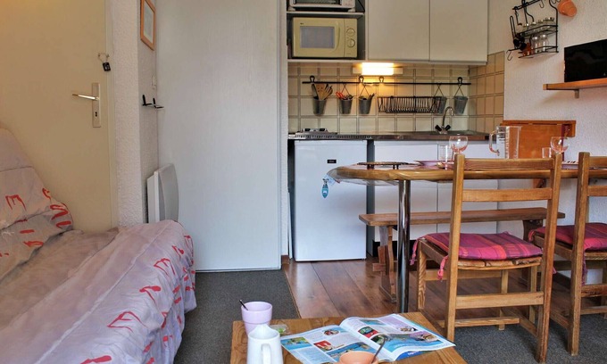 Risoul Apartment | Cozy studio for 4 in the heart of Risoul, close to shops and slopes