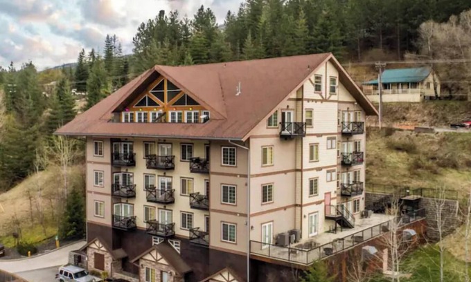 Kellogg Apartment | Cozy studio with full kitchen in quiet building