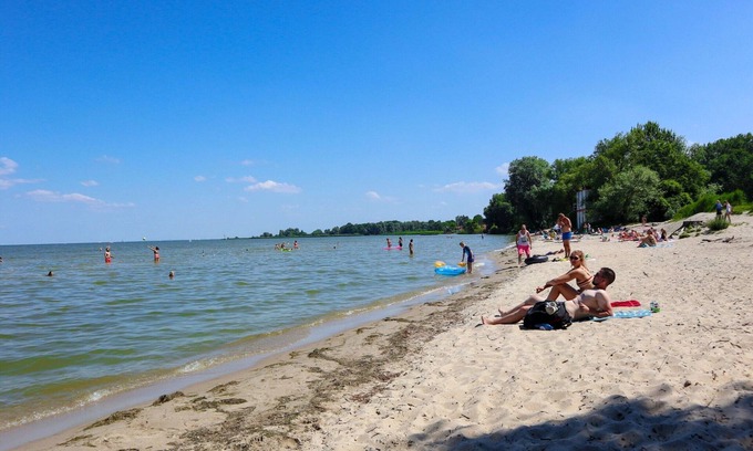 Enkhuizen RV Rental | Cozy Tent Lodge With Sanitary Facilities