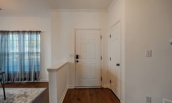 Greer House | Cozy, Updated 2BR/2.5BA End-Unit Townhome, Greer SC