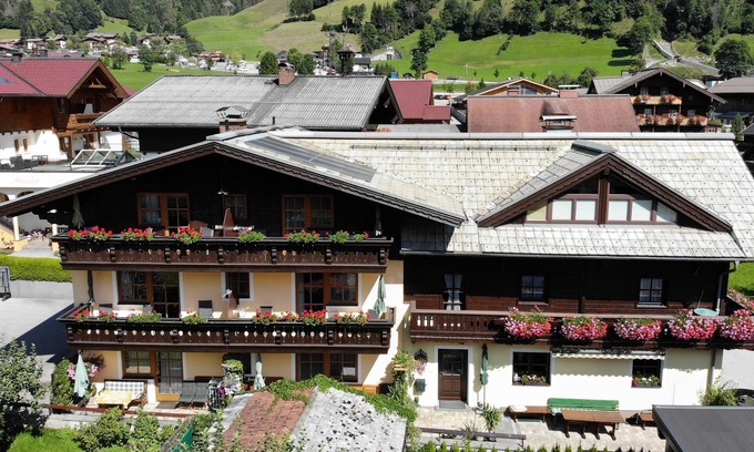 Dorfgastein Apartment | Cozy vacation apartment + free visit to the swimming pool in summer