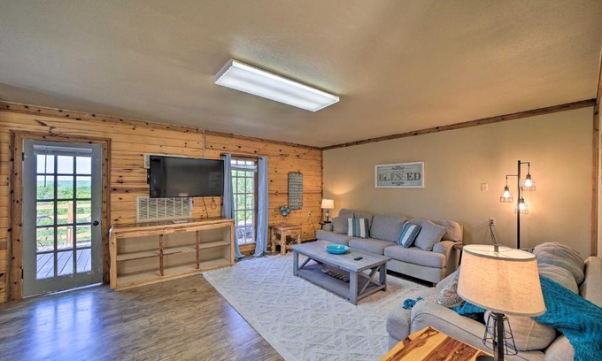 Vian House | Cozy Vian Cabin 1 Mi to Tenkiller State Park