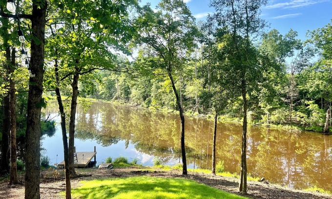 Cordova Cottage | Cozy Waterfront Retreat at McMichael Farms