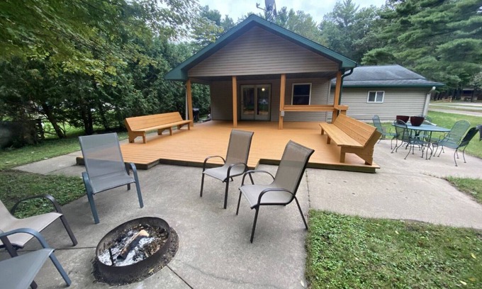 Hatfield House | Cozy Wisconsin home a block off Lake Arbutus.