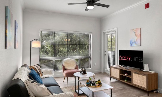Chandler Apartment | CozySuites Chandler 2BR with 2 pools & Jacuzzi!