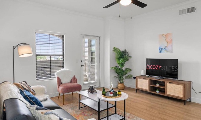 Chandler Apartment | CozySuites Chandler with 2 pools, jacuzzi, arcade!