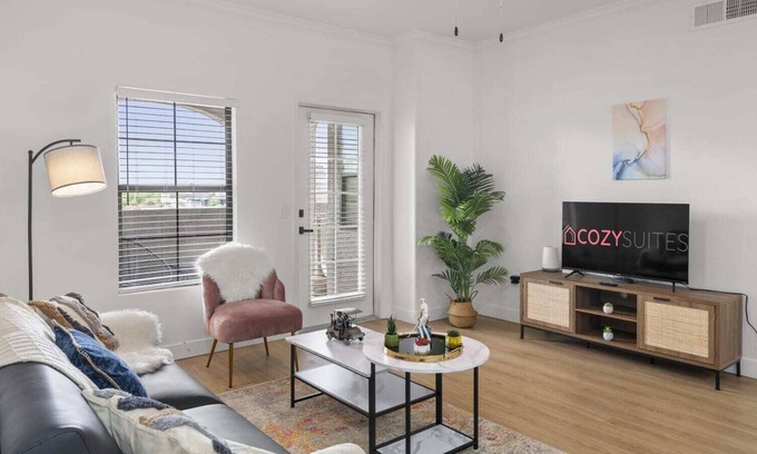 Chandler Apartment | Cozysuites Chandler With 2 Pools, Jacuzzi, Arcade! #1069