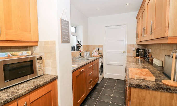 Bude Apartment | Cranberry