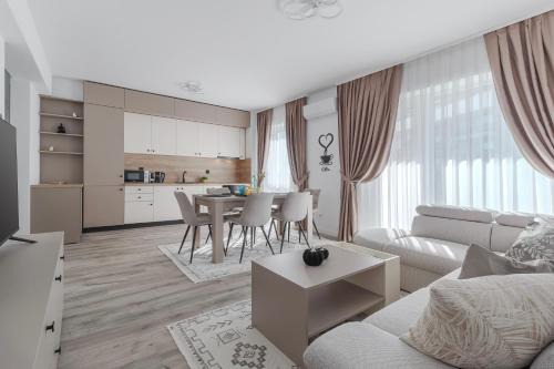 Oradea Apartment | Cream Divine