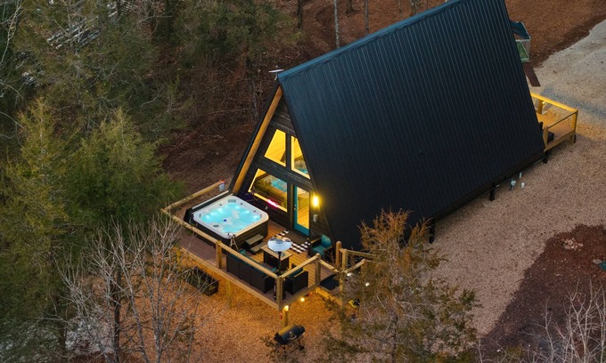 Omaha House | Creekside A-frame Hot Tub 1st FL King Suite🖤PET
