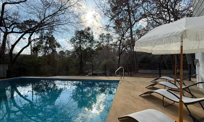 Columbus House | Creekside Escape – Spacious 5BR with Pool & BBQ