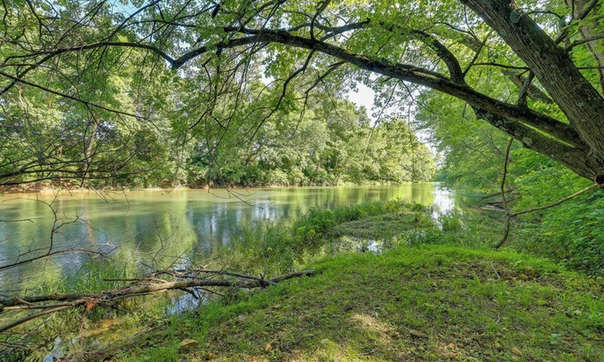 Powell Cabin | Creekside Nature Escape in Southwest Missouri