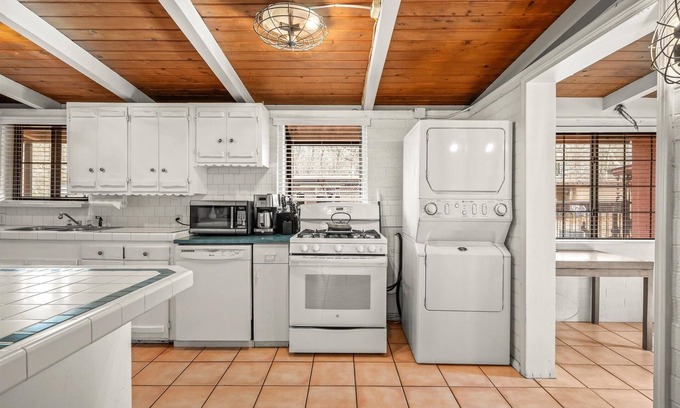 Sedona House | Creekside Retreat 47 2 Bedroom Home by RedAwning