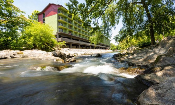 Gatlinburg - Pigeon Forge Hotel | Creekstone Inn