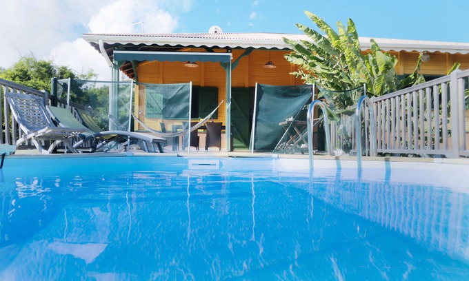 Le Vauclin Villa | Creole villa with shimmering colours and a pool