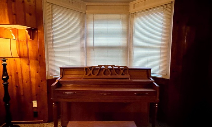 Crestline Cabin | Crest Lodge Historic Mountain Inn - Sherwood