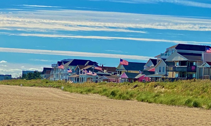 Willoughby Spit House | Crest of a Wave! The Little OV Beach House! Kayak, Swim!