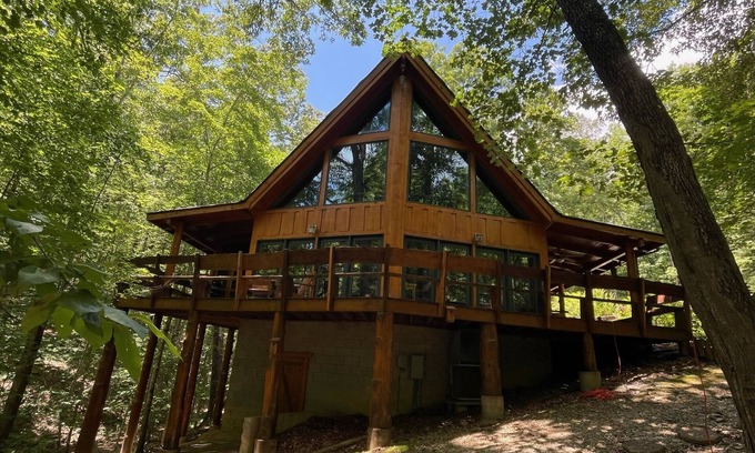 Oneida Cabin | Crickett Lane - Unequaled Vacation Experience! 8 Stall barn