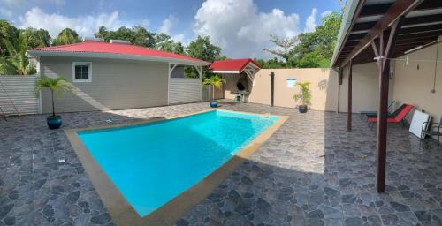 Riviere-Salee Apartment | Cristal COCO