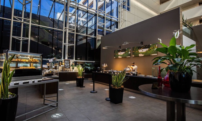 City East Hotel | Crowne Plaza Canberra by IHG