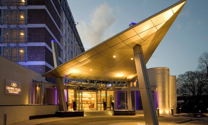 Crawley Hotel | Crowne Plaza London- Gatwick Airport by IHG