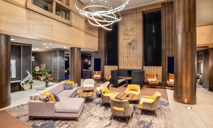 Montgomery County Hotel | Crowne Plaza Shenandoah - The Woodlands Area by IHG