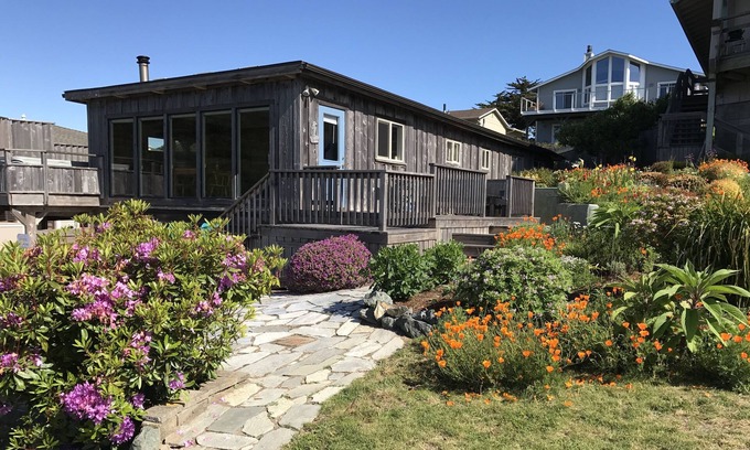 Trinidad House | Crows Nest, on the Bluff over Trinidad Bay, amazing views!