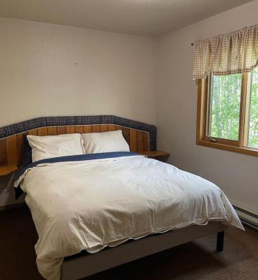 Crowsnest Pass House | Crowsnest River Chalet - Trout