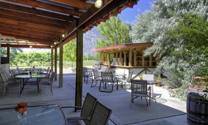 Okanagan-Similkameen Bed & Breakfast | Crowsnest Vineyards Guesthouse