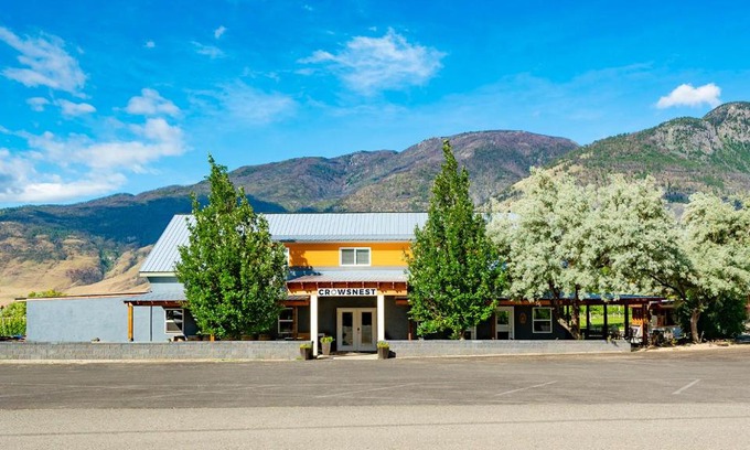 Okanagan-Similkameen Bed & Breakfast | Crowsnest Vineyards Guesthouse