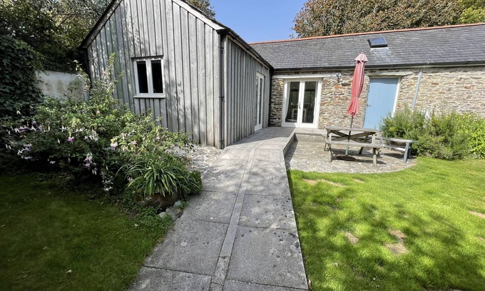 Veryan Cottage | Crugsillick Studio - a barn conversion that sleeps 4 guests in 2 bedrooms