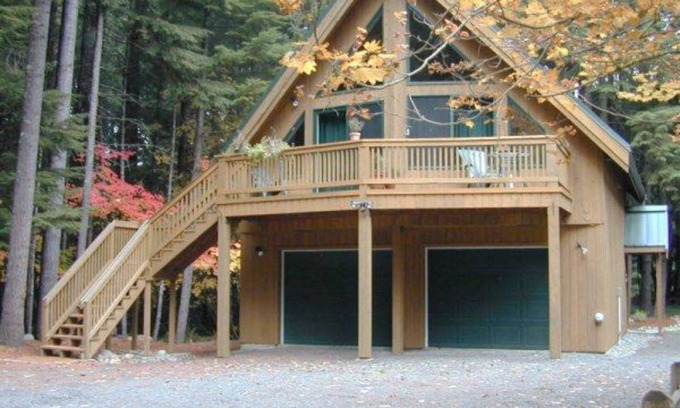 Enumclaw Apartment | Crystal Carriage House- in Greenwood, sleeps up to 4