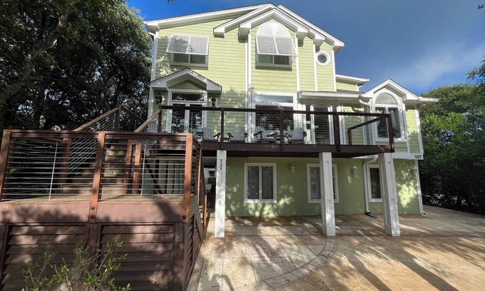 Emerald Isle House | Crystal Conch sleeps 16, private home close to beach access
