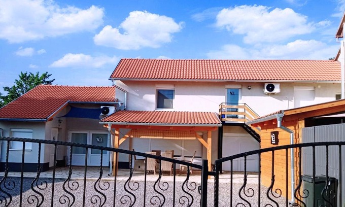 Pecs House | Csigaház Apartman