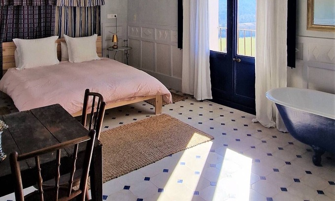 Baldellou Bed & Breakfast | Cuarto de las Señoricas in a XVI century manor house