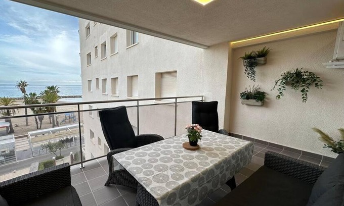 Cunit Apartment | Cunit, front line with sea view