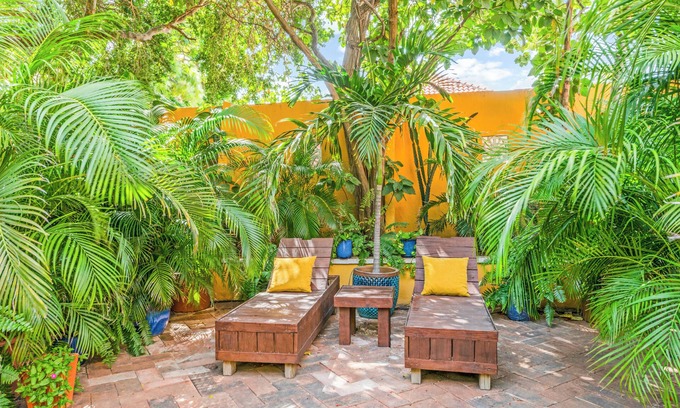 Otrobanda Hotel | Curacao Gardens