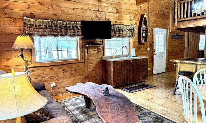 Merrillan House | Custom Built Log Cabin/Fully Stocked/1.5 Garage/Sleeps 7/UTV Route