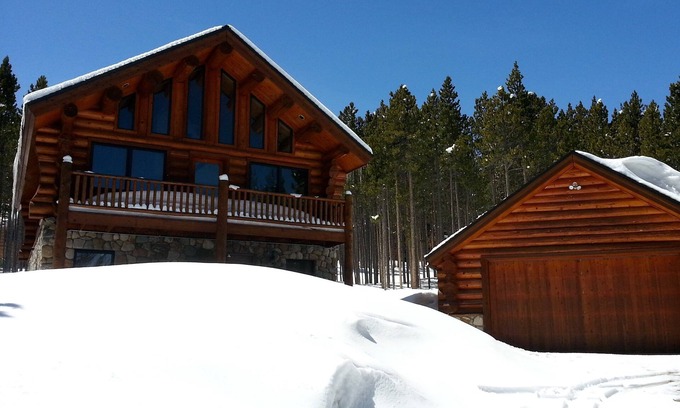 Timber Trail House | Custom Log Home - True Ski-in/Ski-Out - Secluded & Beautiful!
