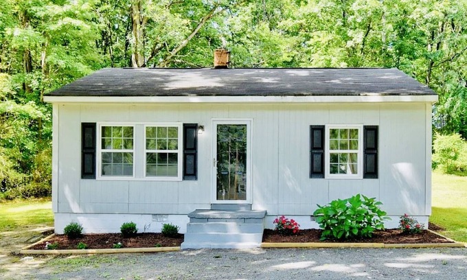 Hillsborough House | Cute Bungalow in Hillsborough