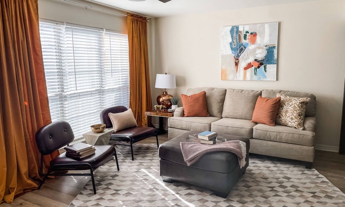 Broadmoor House | Cute Condo South of Centenary