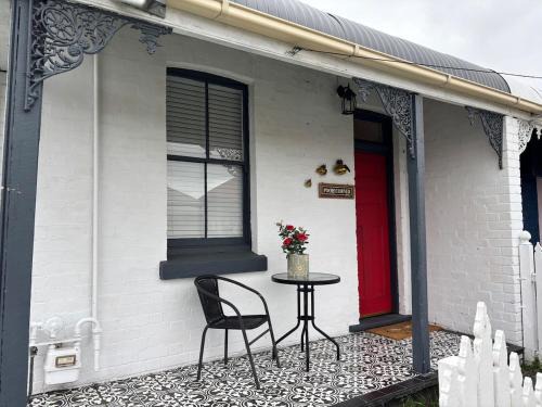 Lithgow House | Cute cosy miners cottage