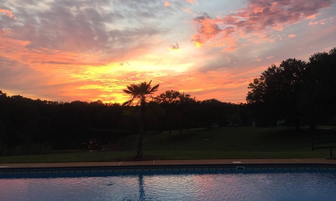 Ono Island Cottage | Cute Cottage overlooking stock lake, horse pastures, amazing sunsets, fishing