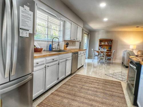 Jekyll Island House | Cute Cottage with 3 min walk to beach with bikes!