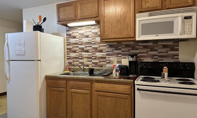 Downtown Pittsburgh Apartment | Cute Downtown APT Quick Safe Walk to PPG Arena