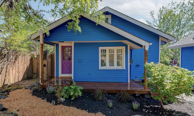 College Hill House | Cute House, Close to All Things & Pet Friendly