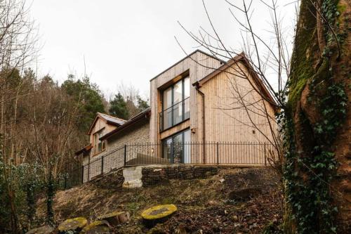 Caerphilly House | Cwmwbwb Lodge